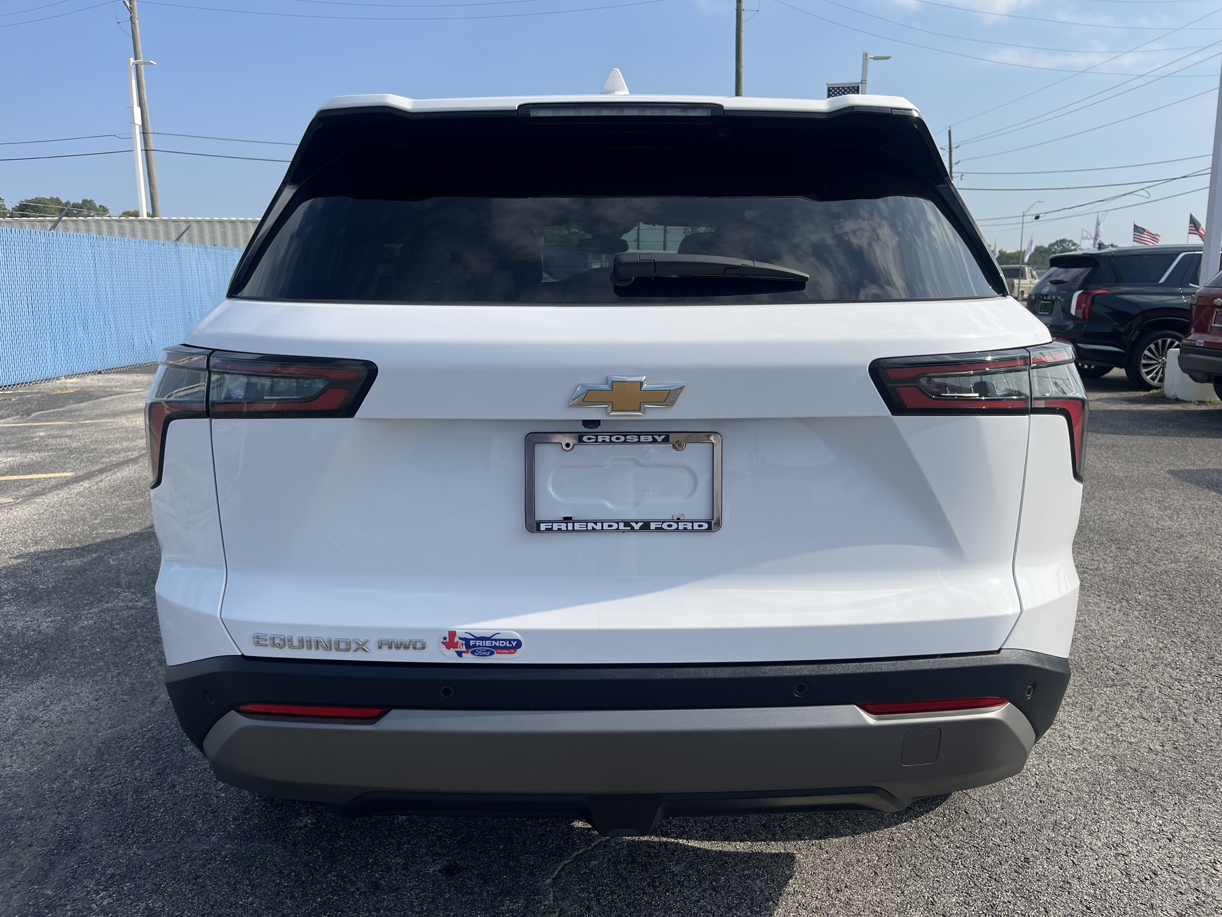 Used 2026 Chevrolet Equinox LT AWD/4WD image 3