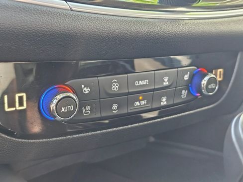 Used 2021 Buick Enclave Premium image 36