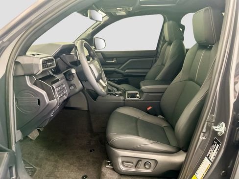 Used 2025 Toyota 4Runner Limited w/ Tow Technology Package AWD/4WD image 17