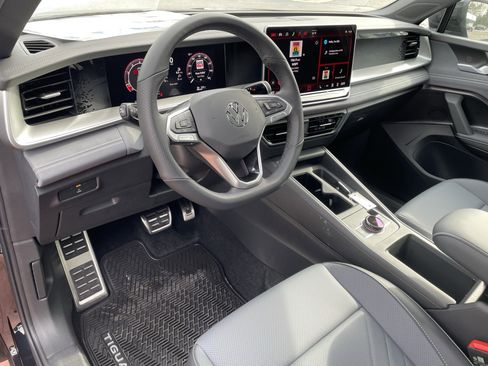 New 2026 Volkswagen Tiguan SE R-Line image 17