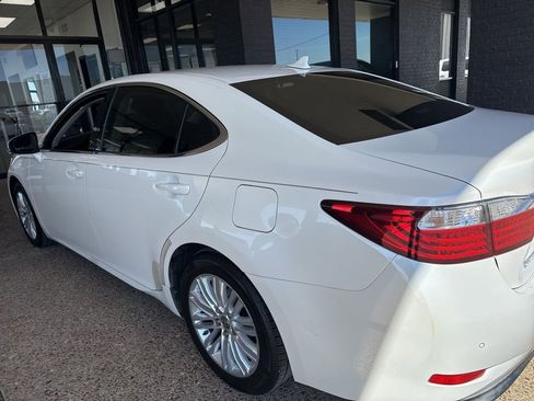 Used 2014 Lexus ES 350 w/ Luxury Package image 3