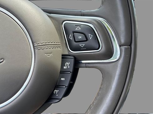 Used 2013 Jaguar XJ w/ Front Seat Comfort Pkg RWD image 22