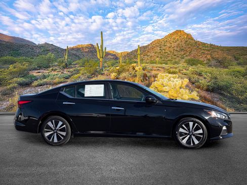 Used 2021 Nissan Altima 2.5 SV FWD image 3