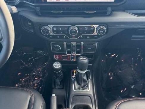 Used 2024 Jeep Wrangler Unlimited Rubicon AWD/4WD image 19