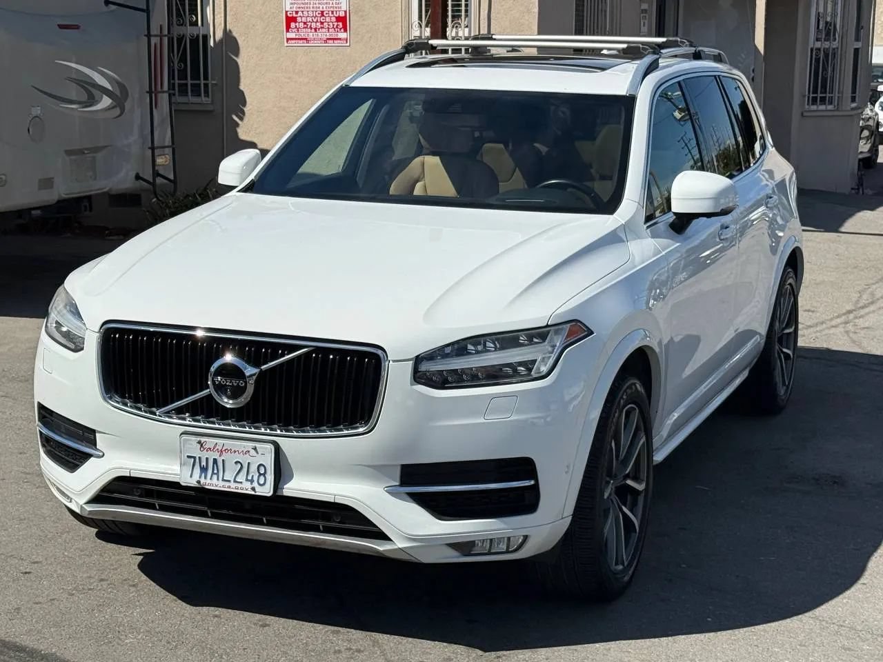 Used 2017 Volvo XC90 T6 Momentum w/ Vision Package AWD/4WD image 8