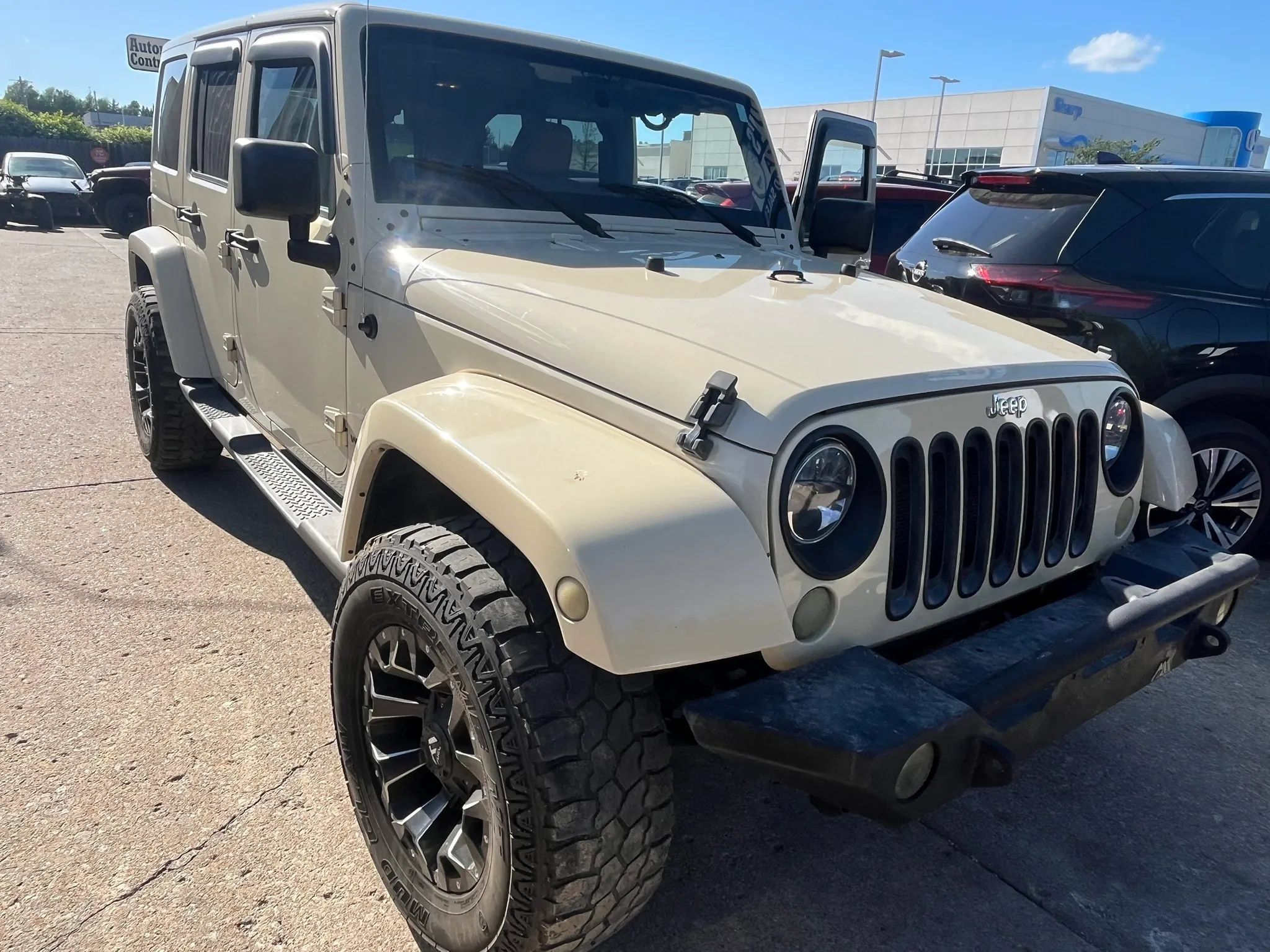 Used 2011 Jeep Wrangler Unlimited Sahara w/ Dual Top Group AWD/4WD image 3