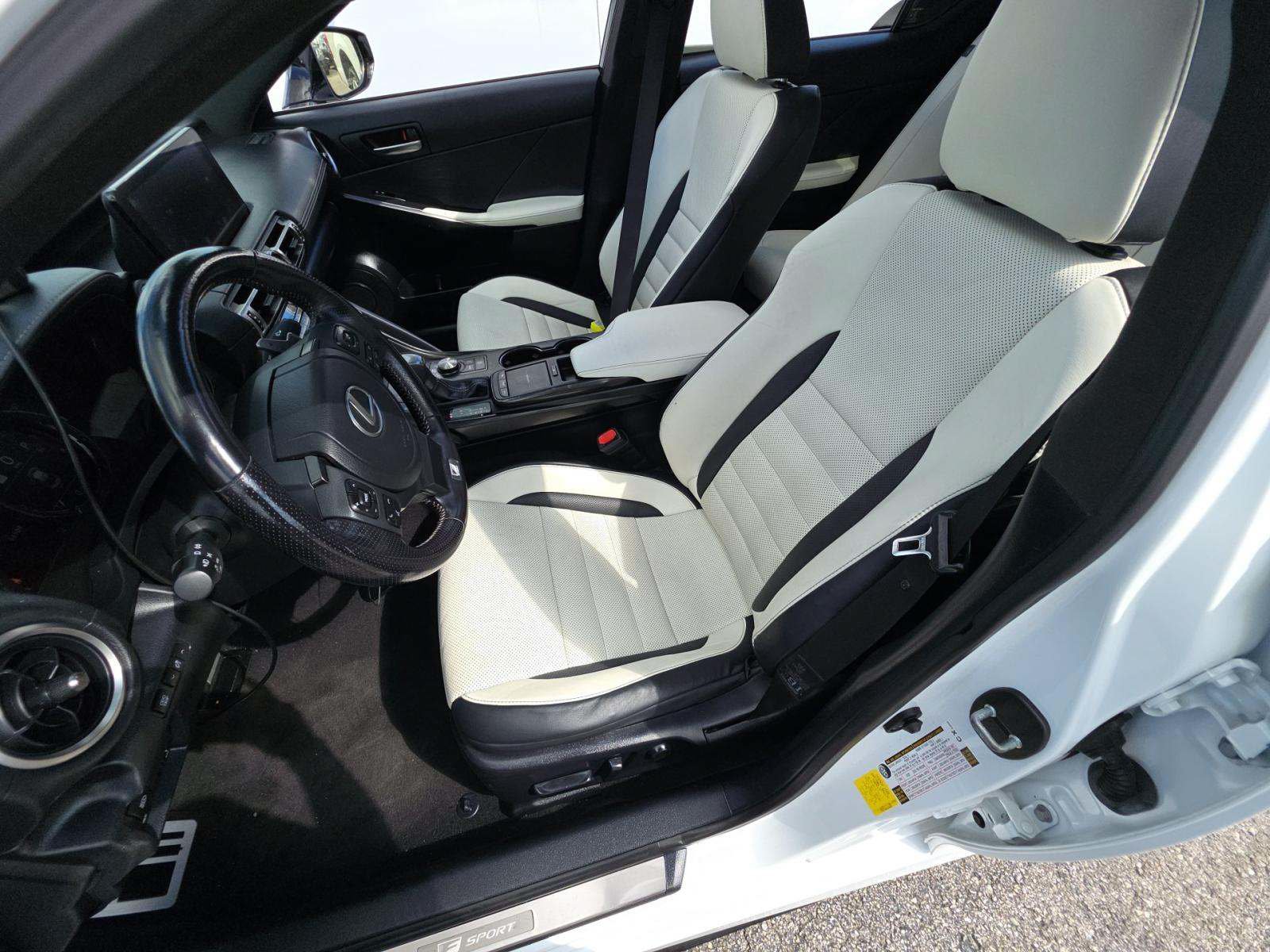 Used 2022 Lexus IS 350 F Sport RWD image 5