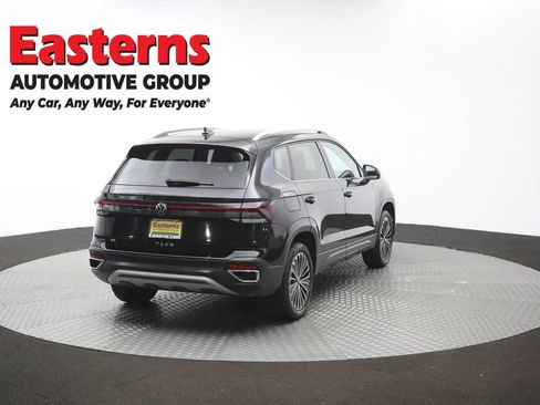 Used 2025 Volkswagen Taos SE FWD image 41