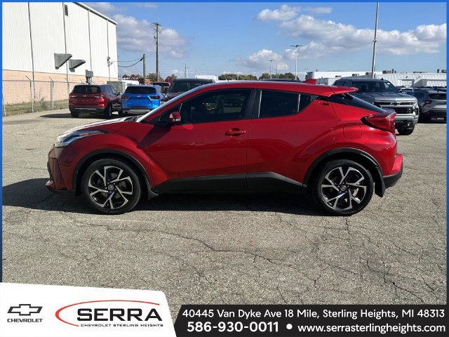 Used 2021 Toyota C-HR XLE FWD image 2