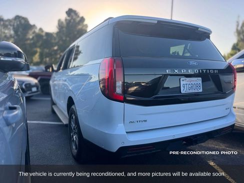 Used 2025 Ford Expedition Max Active RWD image 3