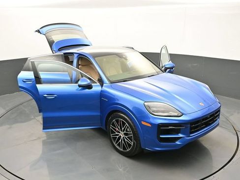 Certified 2025 Porsche Cayenne S AWD/4WD image 33