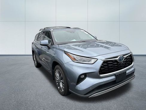 Used 2021 Toyota Highlander Platinum AWD/4WD image 3