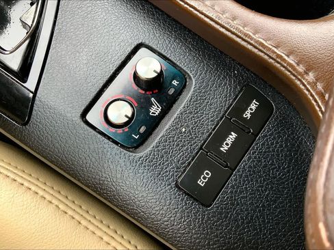 Used 2014 Toyota Avalon XLE Touring FWD image 34