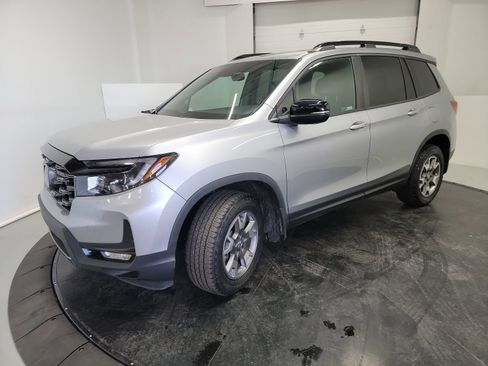 Certified 2023 Honda Passport TrailSport image 3