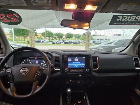 Used 2022 Nissan Frontier SV w/ Technology Package RWD image 17