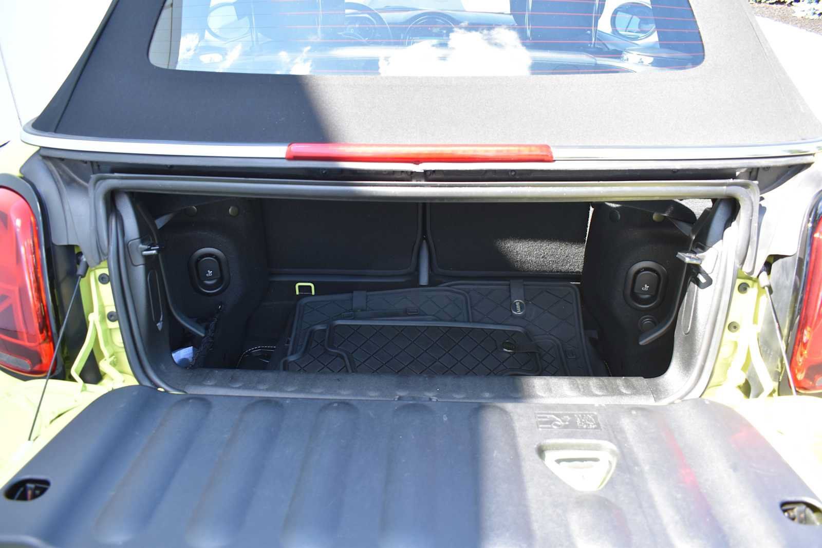 Used 2024 MINI Cooper S w/ Signature Upholstery Package FWD image 8