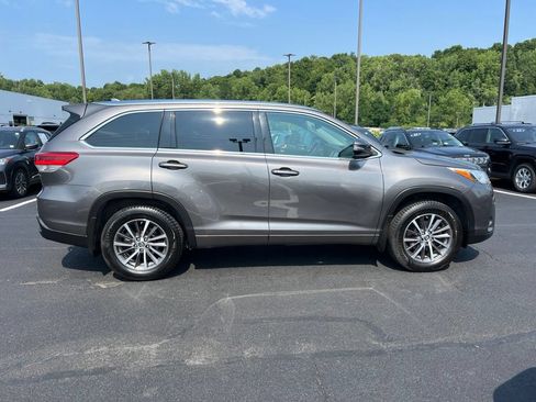 Used 2018 Toyota Highlander XLE AWD/4WD image 6