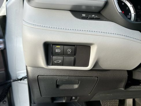 Certified 2023 Toyota Highlander XLE FWD image 14