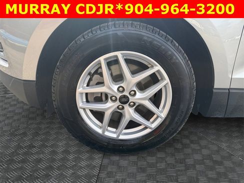 Used 2023 Ford Edge SEL image 14