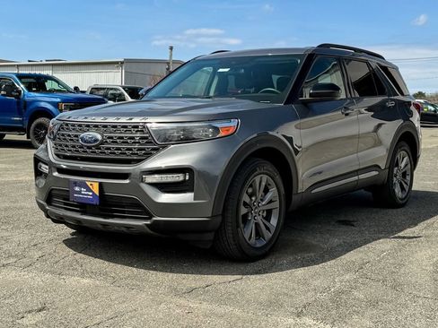 Certified 2022 Ford Explorer XLT w/ Equipment Group 202A AWD/4WD image 7