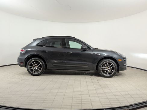 Certified 2022 Porsche Macan AWD/4WD image 8