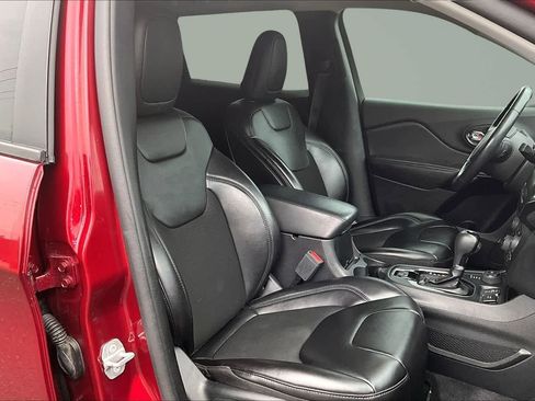 Used 2020 Jeep Cherokee Altitude image 14