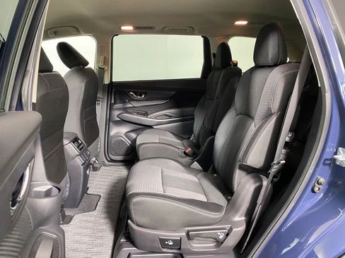 Used 2024 Subaru Ascent Premium w/ Convenience Package image 27
