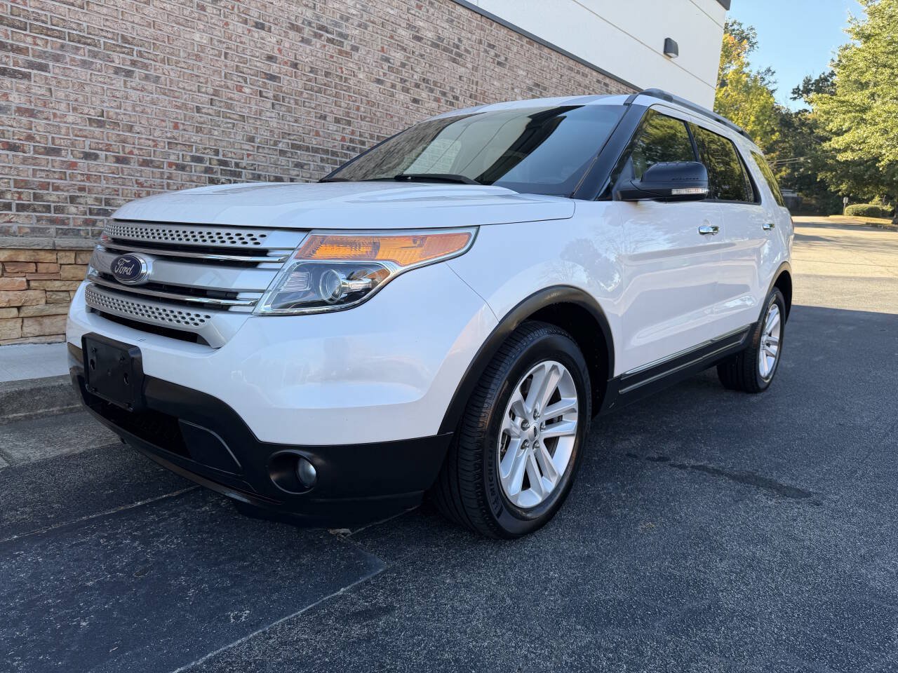 Used 2015 Ford Explorer XLT w/ Equipment Group 202A FWD image 1