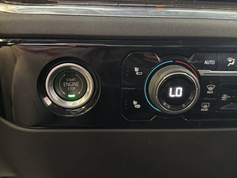 Used 2023 Chevrolet Silverado 1500 LT image 39