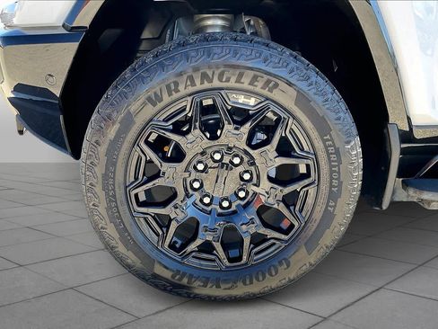 Used 2025 GMC Hummer EV 2X w/ LPO, Dark Essentials Package image 9