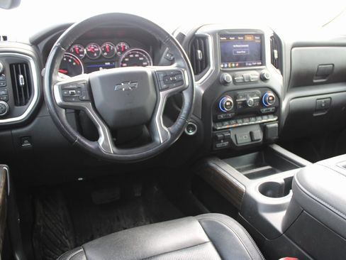 Used 2020 Chevrolet Silverado 1500 LT Trail Boss image 4