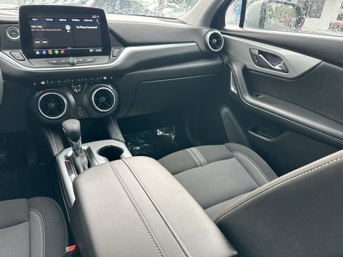 Certified 2025 Chevrolet Blazer LT FWD image 21