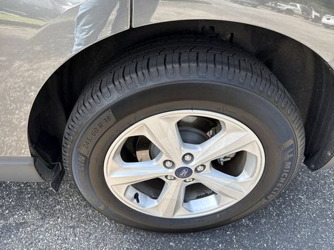 Used 2018 Ford Edge SE FWD image 9