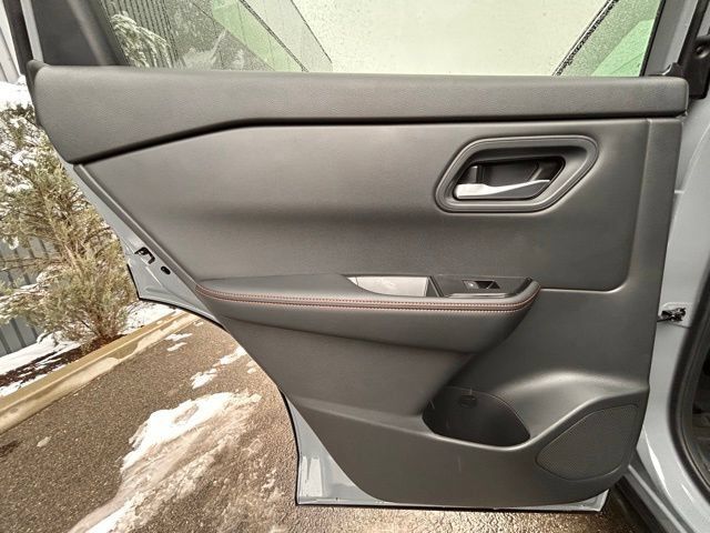 Used 2026 Nissan Rogue SV AWD/4WD image 39