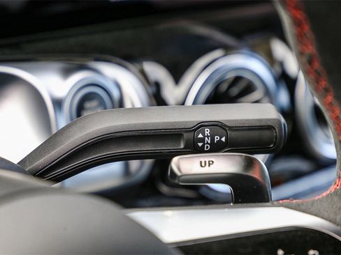 New 2025 Mercedes-Benz GLB 35 AMG 4MATIC image 25