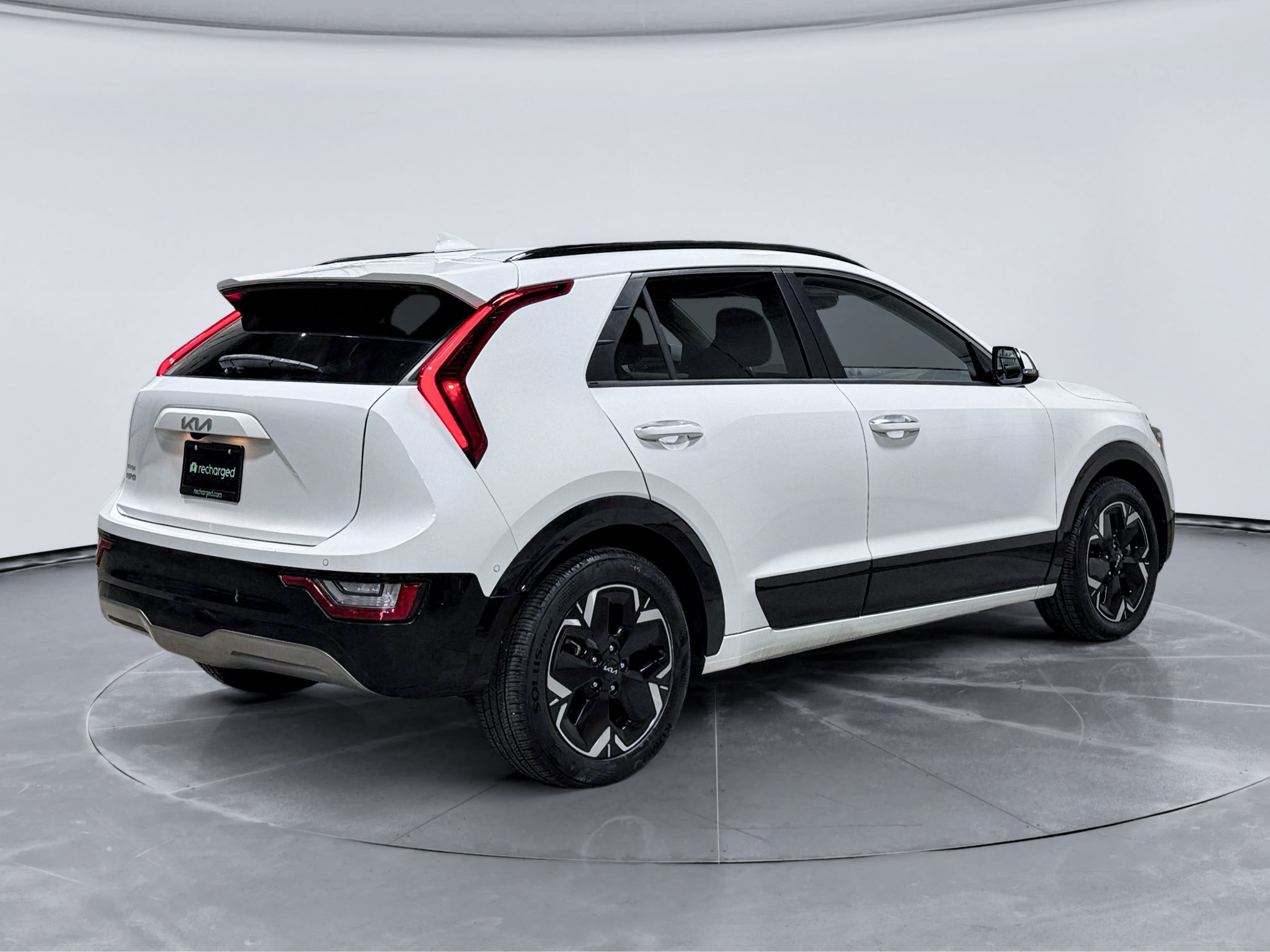 Used 2023 Kia Niro Wave w/ Wave Preserve Package FWD image 3