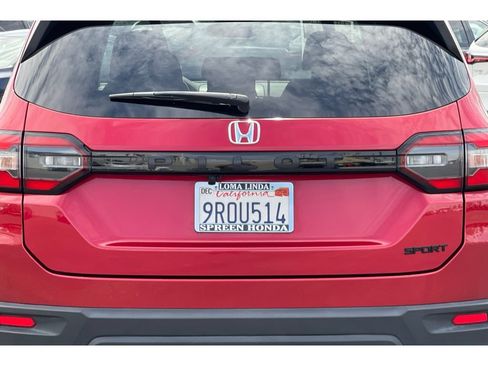 Used 2025 Honda Pilot Sport image 15