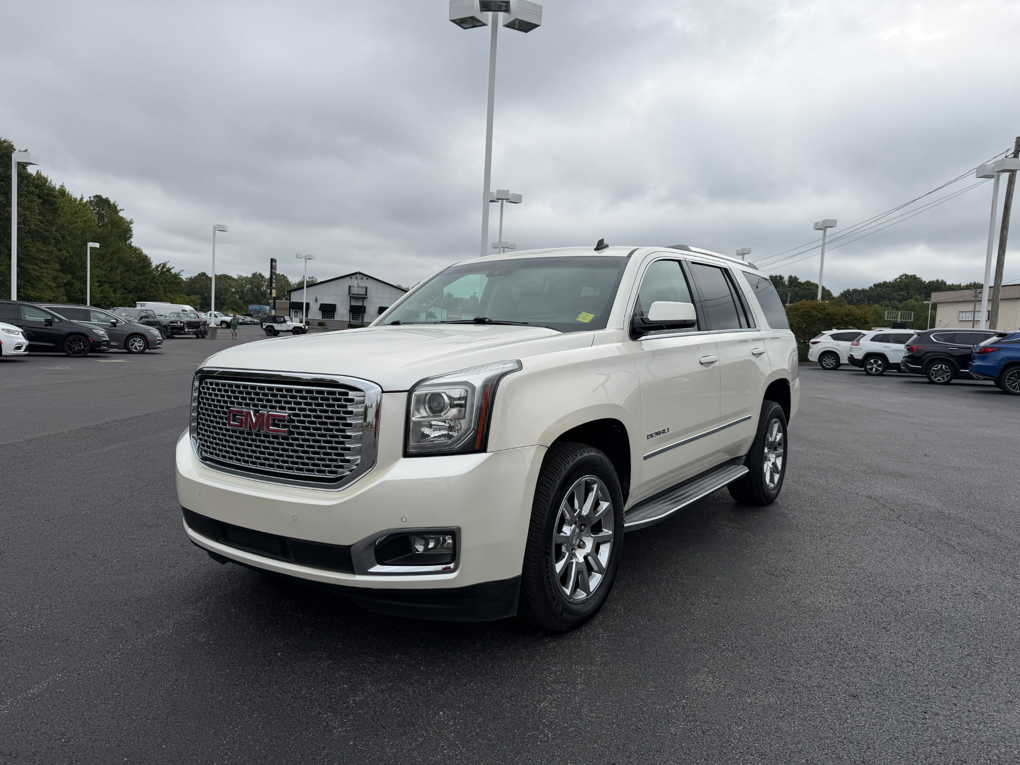 Used 2015 GMC Yukon Denali w/ Touring Package AWD/4WD image 3