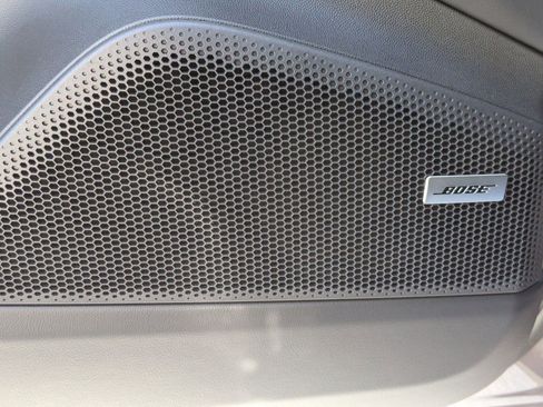 Certified 2025 Porsche Macan Electric image 18