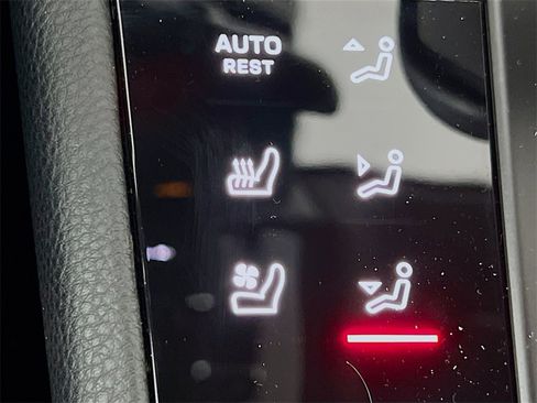 Certified 2025 Porsche Macan image 23