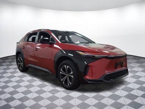 Used 2023 Toyota bZ4X XLE w/ Weather Package image 7