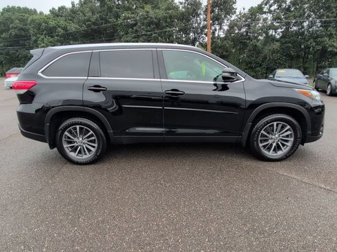Used 2019 Toyota Highlander XLE AWD/4WD image 8