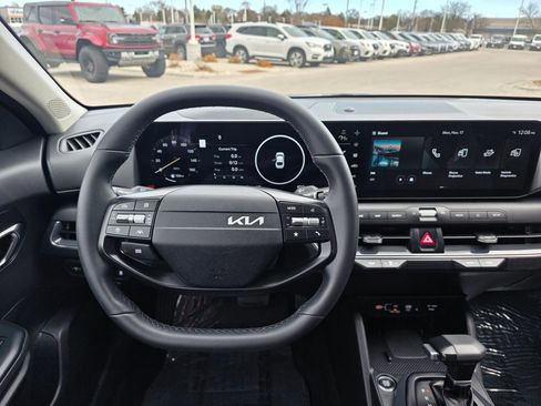 Used 2025 Kia K4 EX image 9