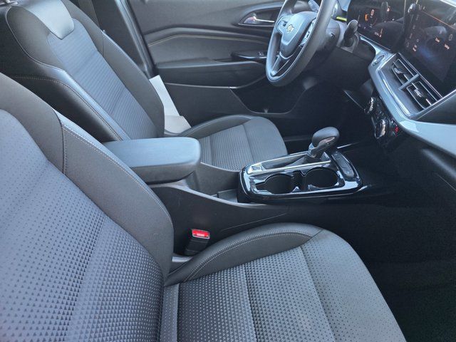 Used 2025 Chevrolet Trax LT FWD image 18