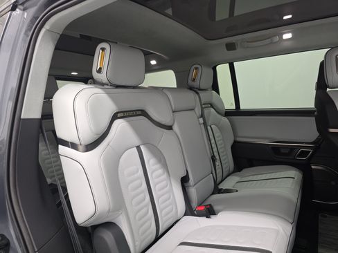 Used 2023 Rivian R1S Adventure AWD/4WD image 23