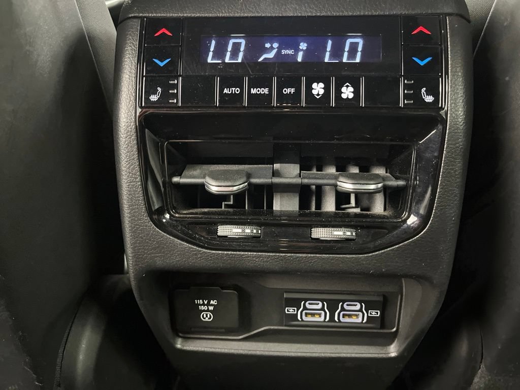 Used 2022 Jeep Grand Cherokee Overland w/ Luxury Tech Group IV AWD/4WD image 26