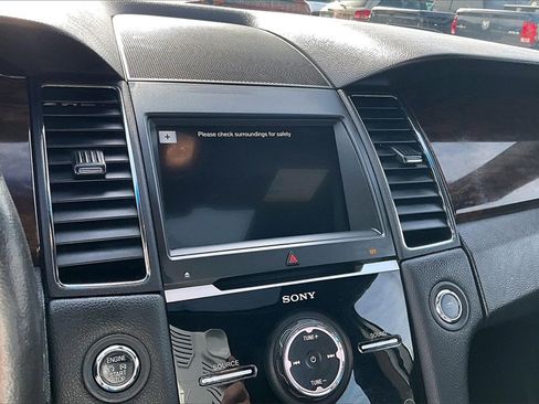 Used 2018 Ford Taurus Limited image 17