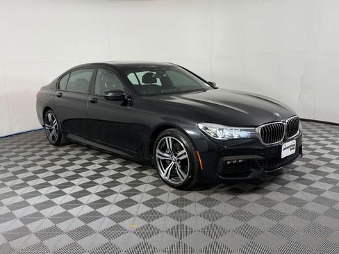 Used 2019 BMW 740i w/ M Sport Package RWD image 7
