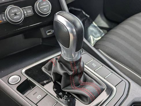 Used 2019 Volkswagen Jetta GLI FWD image 12