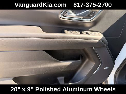 Used 2023 Chevrolet Suburban Premier image 17